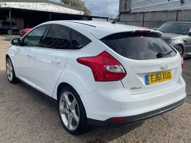 2011 Ford Focus 1.6 Titanium Euro 5 5dr HATCHBACK Petrol Manual