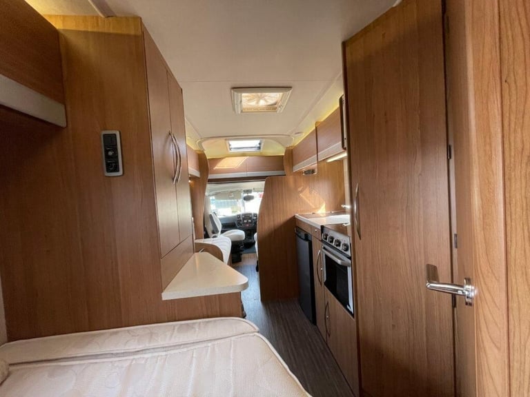 Auto trail Tribute 715 4 berth 4 belt 3500kg motorhome 