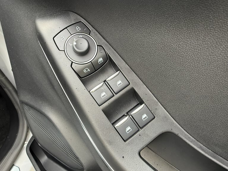 2024 Ford Puma 1.0T EcoBoost Hybrid mHEV ST 5dr DCT - Only 2,700 miles! Hatchback Petrol Automatic