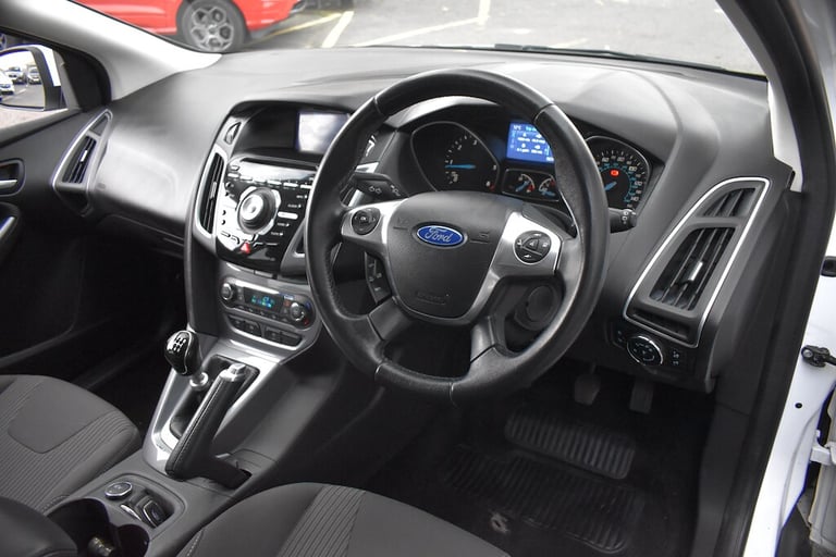 2014 Ford Focus 1.6 TDCi 115 Titanium Navigator 5dr HATCHBACK DIESEL Manual