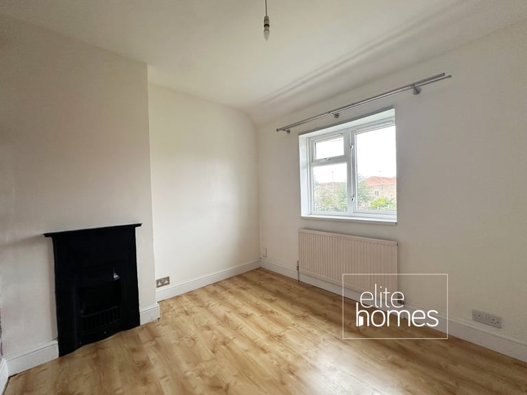 Great condition large 2 bedroom House with private garden in Dagenham, RM8.