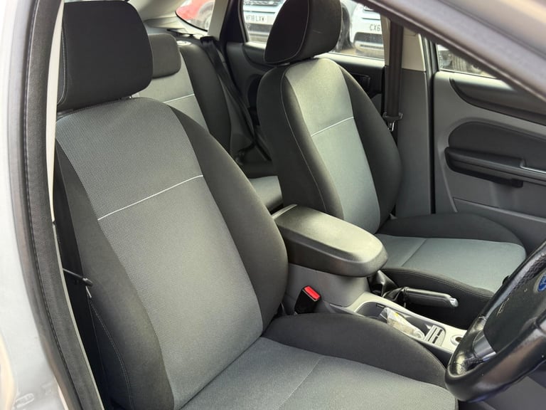 2010 Ford Focus 1.6 Zetec 5dr HATCHBACK Petrol Manual