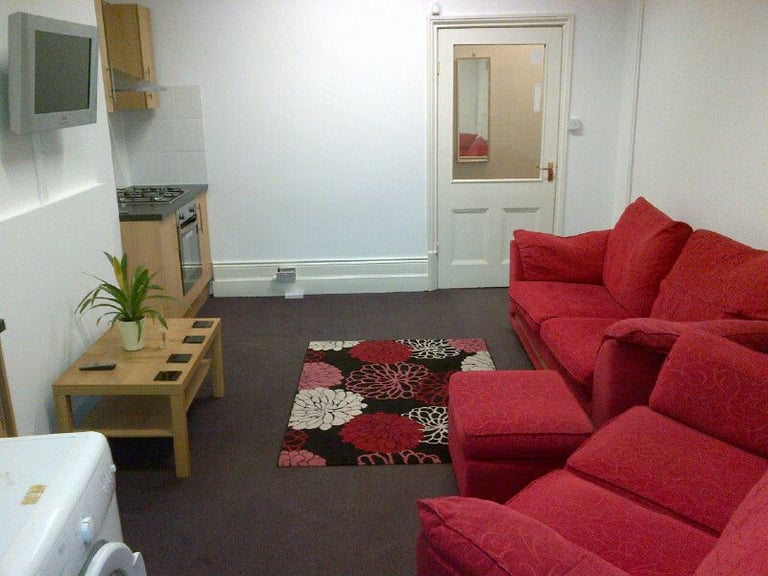 Large 3 bedroom apartment with large private rear garden, bills included*