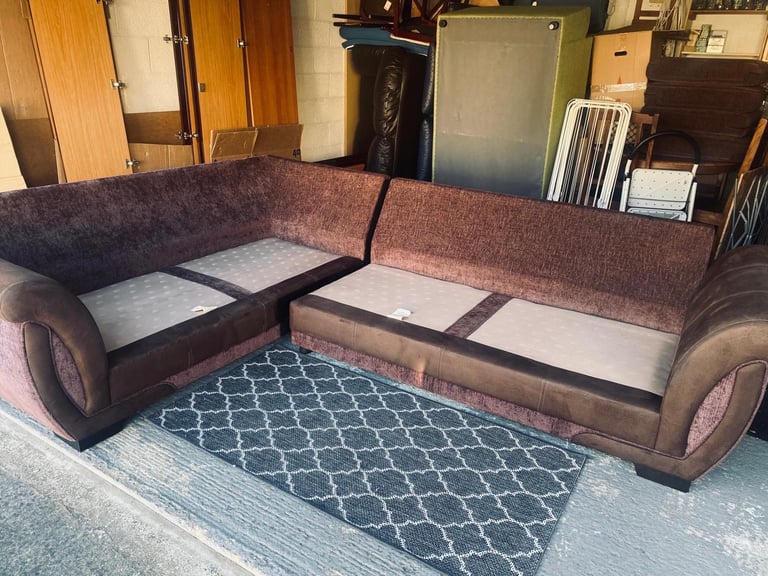 DFS CORNER SOFA VGC - DELIVERY AVAILABLE 