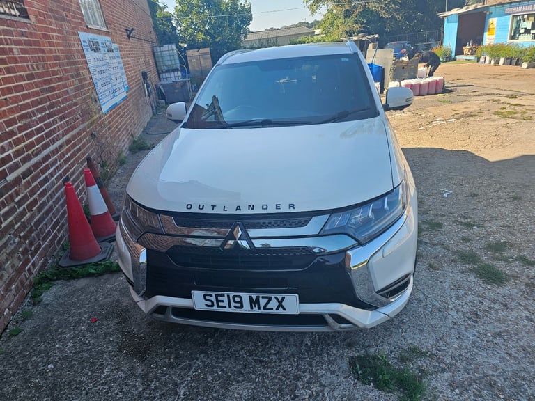 Mitsubishi, OUTLANDER, Estate, 2019, Other, 2360 (cc), 5 doors