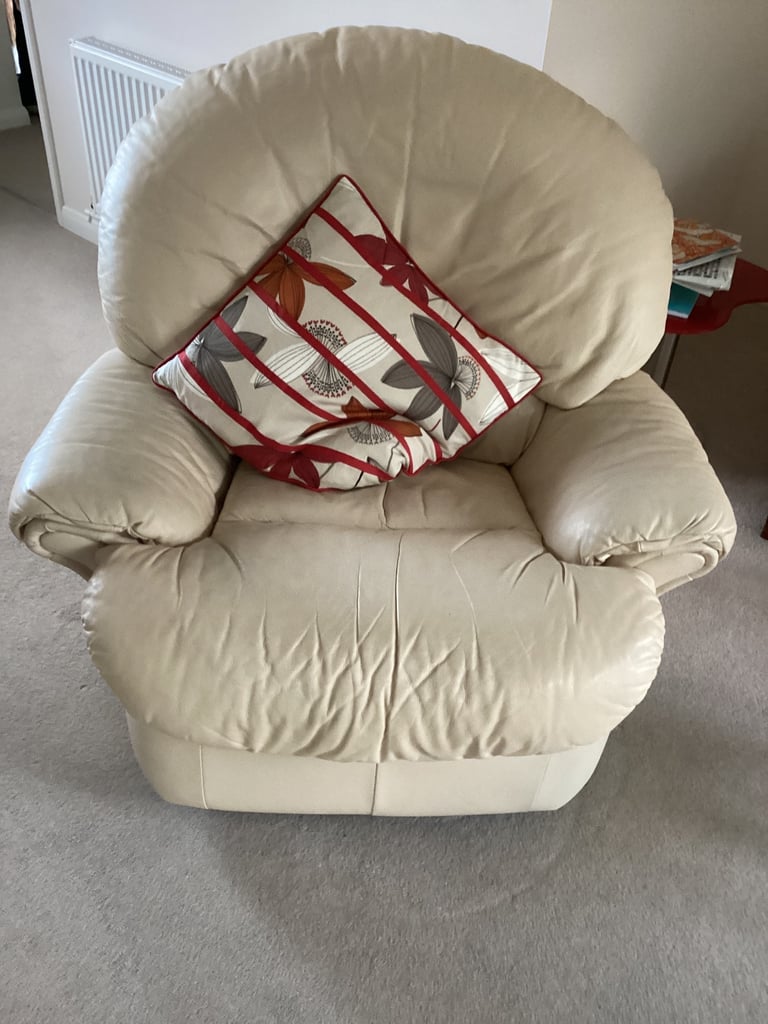 QUALITY SOFA AND RECLINERS