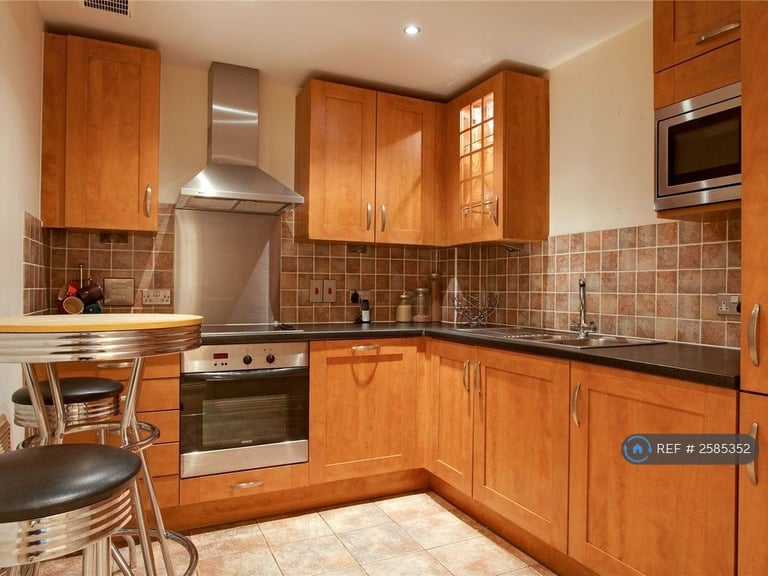 2 bedroom flat in River Court, Charvil, Reading, RG10 (2 bed) (#2585352)