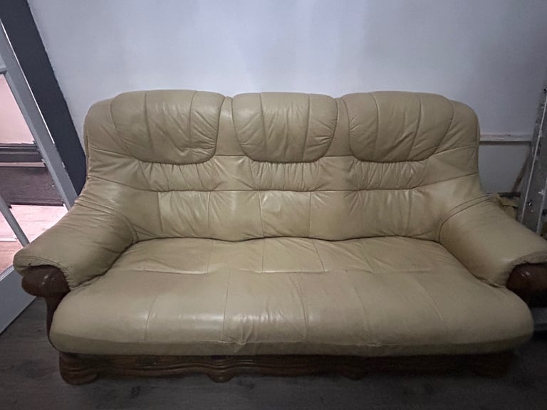 3 piece leather suite 