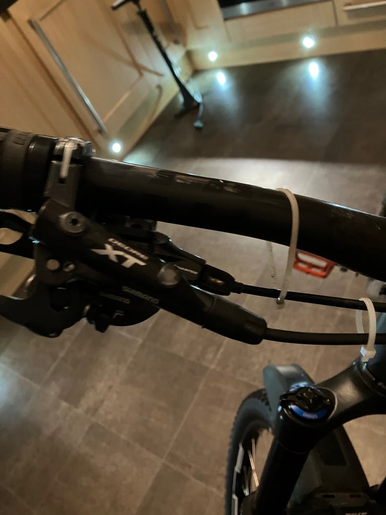 Mountain bike - carbon frame 