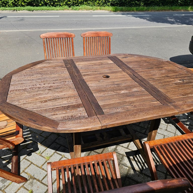 Solid teak Extendable table and x6 chairs 