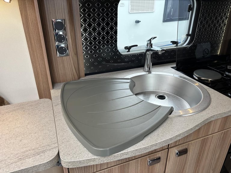 20 SWIFT CHALLENGER 835 X, SPECIAL EDITION CELESTE, AWD MOVER, ALDE, TALL FRIDGE