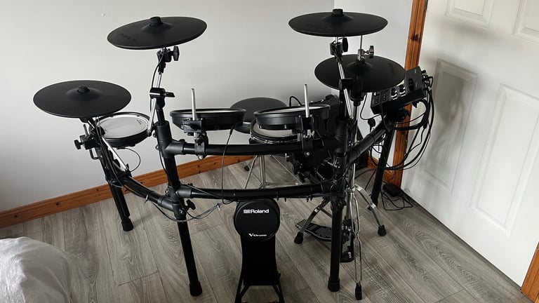 Roland TD-27KV Electronic Drum Kit – Excellent Condition, Includes Amp & Throne