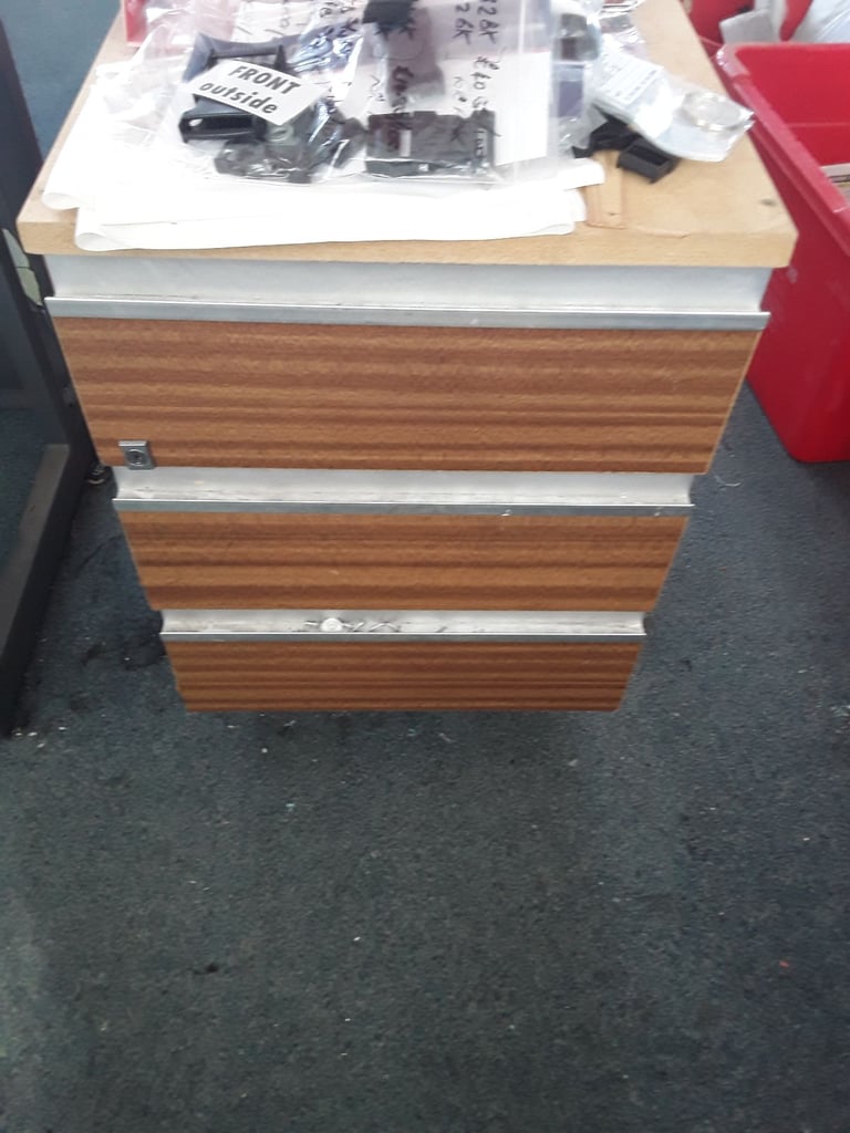 OFFICE CORNER DESKS 