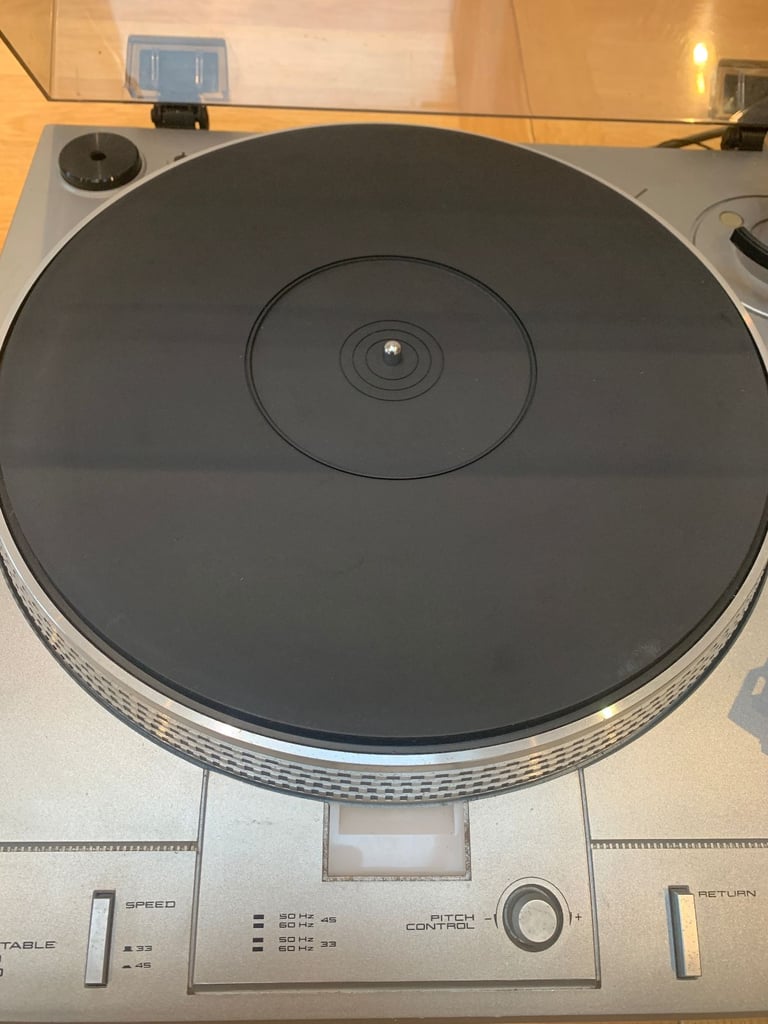 AKAI AP-D30 Direct Drive Turntable Record Player
