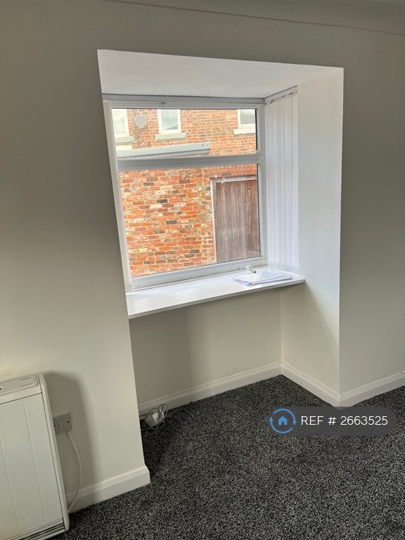 1 bedroom flat in Off Outram Street, Darlington, DL3 (1 bed) (#2663525)