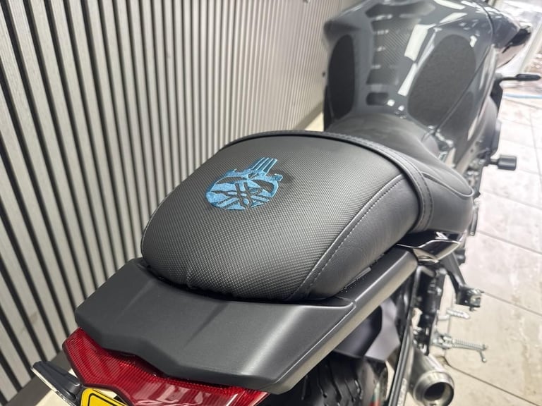 72 reg Yamaha MT10 Grey Naked sports 5571 miles, Pipeworks exuaust