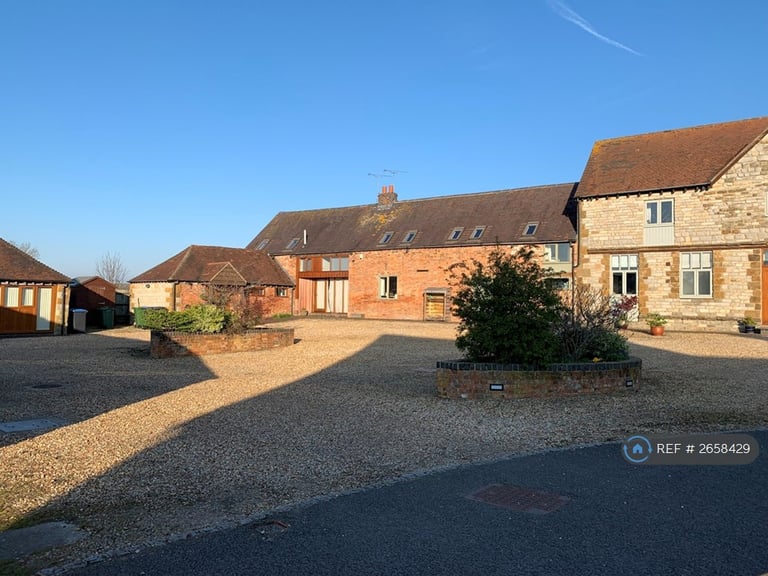 3 bedroom house in Manor Farm Court, Gaydon, Warwick, CV35 (3 bed) (#2658429)