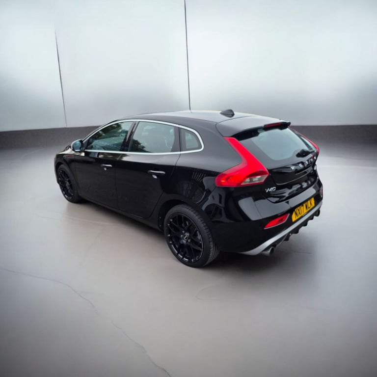 2017 Volvo V40 D2 [120] R DESIGN Nav Plus 5dr HATCHBACK Diesel Manual