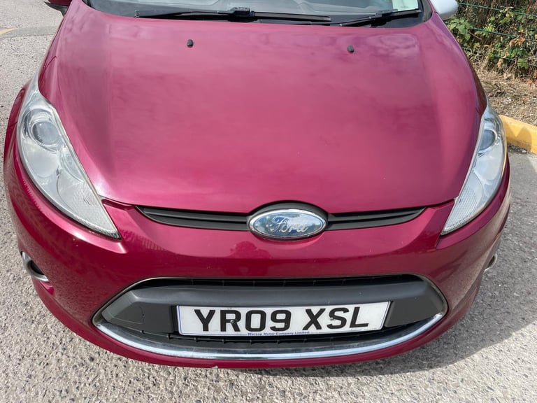 FORD FIESTA 1.2 ZETEC 09 REG MAGENTA RED 3 DOOR MOT JANUARY 12TH 2026 LOW INSURANCE 48+MPG