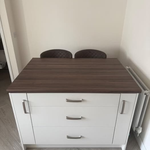 image for Kitchen island and chairs (Brand new)
