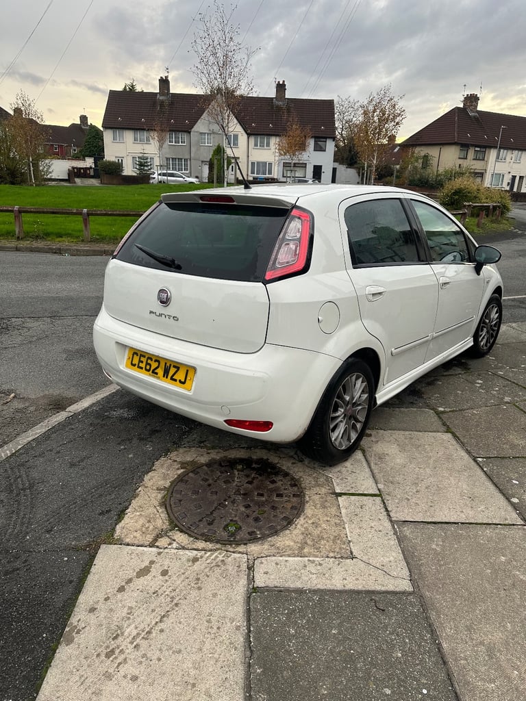 Fiat, PUNTO, Hatchback, 2012, Manual, 1368 (cc),5 doors - Image 4