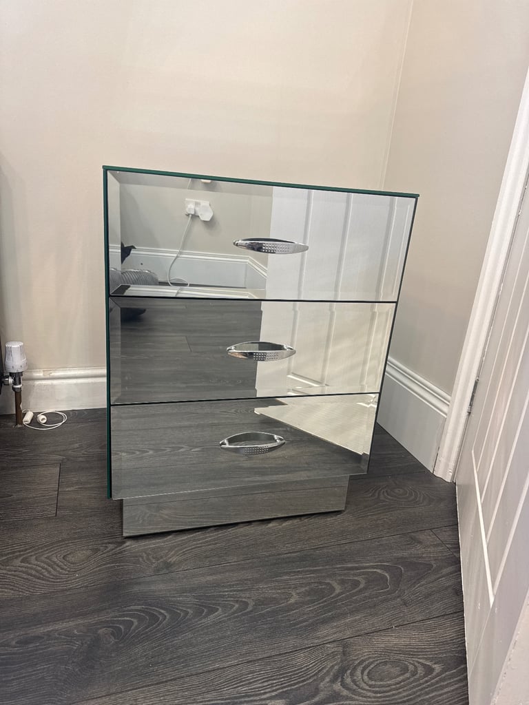 Mirrored 3-Drawer Bedside Table / Cabinet