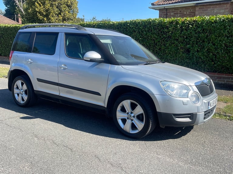 image for Skoda Yeti 2.0 TDI 4X4 DSG 140BHP in Silver Metallic Cloth Trim 2 Owner From New