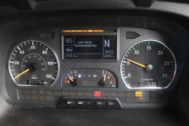 MERCEDES AXOR 1824 4X2 SLEEPER 26FT BOXVAN (2013)