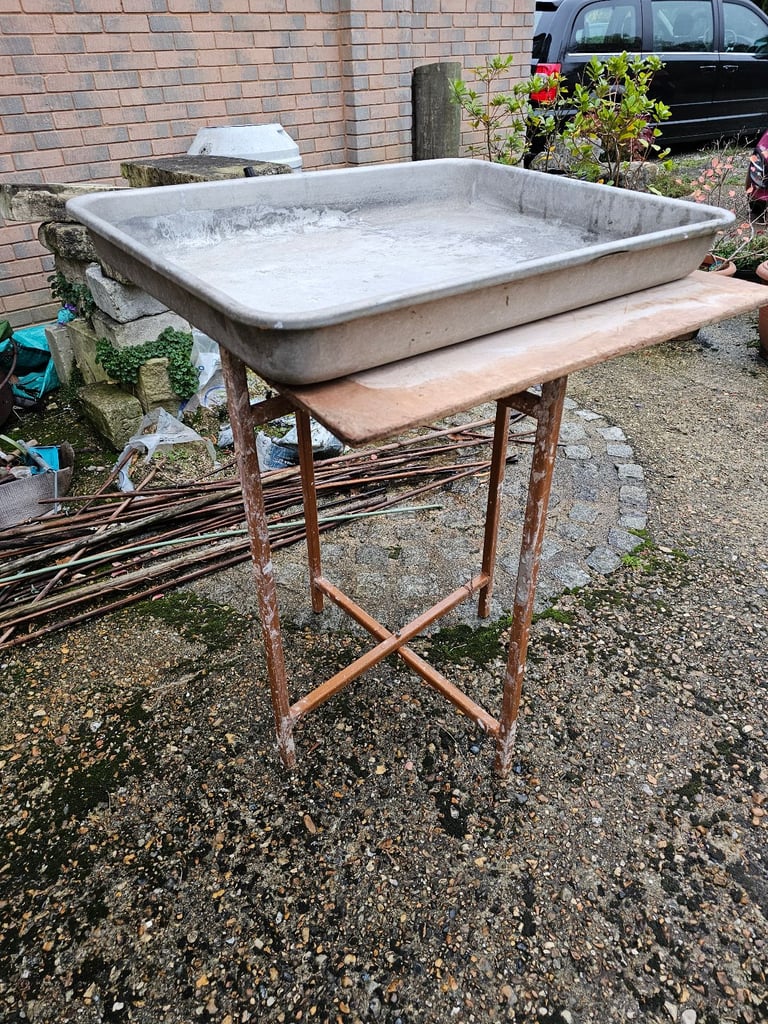 Builders Large Muck or Plaster Alli Tray on Folding Stand
