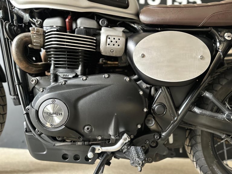 STUNNING 2020/20 TRIUMPH STREET SCRAMBLER MOTORCYCLE 