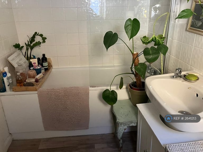 2 bedroom flat in Church Passage, Barnet, EN5 (2 bed) (#2641213)
