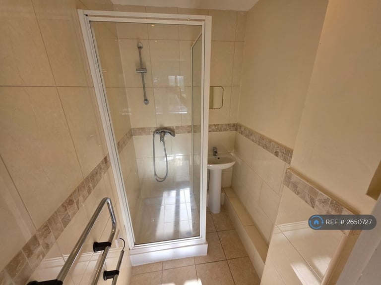 2 bedroom flat in King Edward Street, Normanton, WF6 (2 bed) (#2650727)