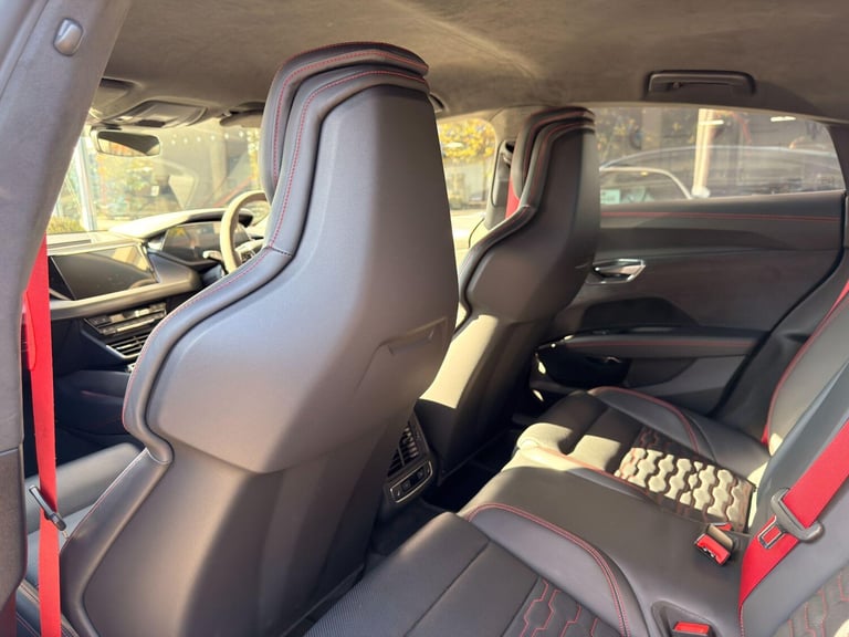 2023 Audi RS e-tron GT 93.4kWh Carbon Vorsprung Saloon 4dr Electric Auto quattro (598 ps) COUPE E...