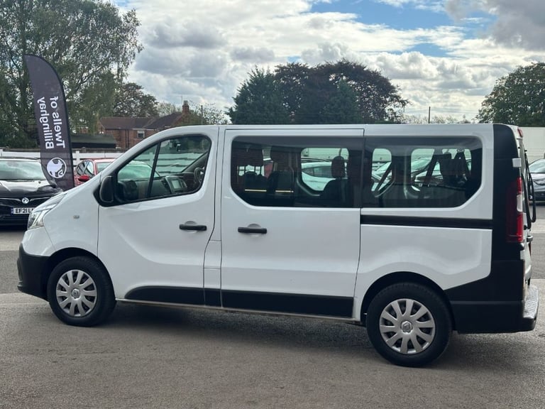 Renault Trafic SL28 ENERGY dCi 120 Business 9 Seater Diesel