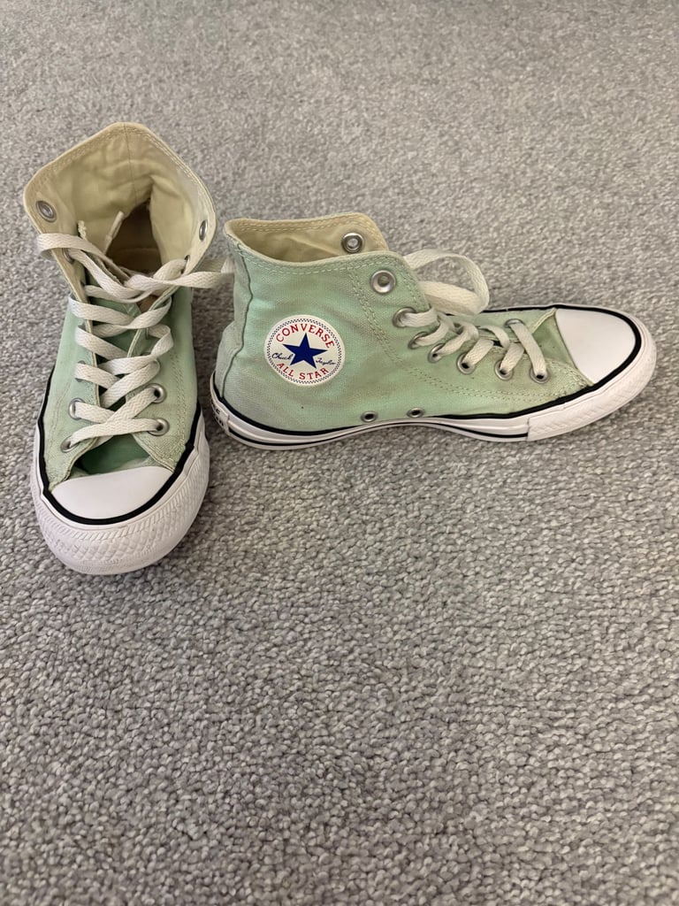 Hight tops converse size 4