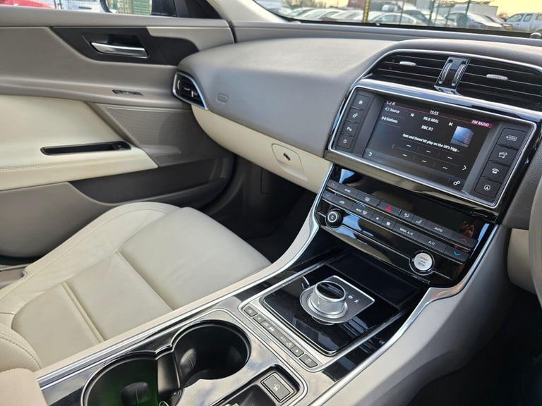 2016 Jaguar XE 2.0d Prestige Auto Euro 6 (s/s) 4dr Saloon Diesel Automatic
