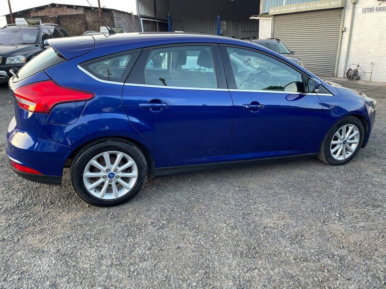 2015 Ford Focus TITANIUM 5-Door Petrol