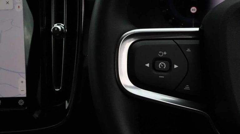  Volvo XC40 B4 (P) Ultra Bright (Sunroof, Harman Kardon, 360 Camera) Petrol/Electric Hybrid Autom...
