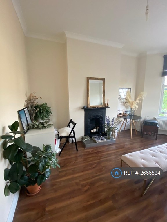 2 bedroom flat in Thistlewaite Road, London, E5 (2 bed) (#2666534)