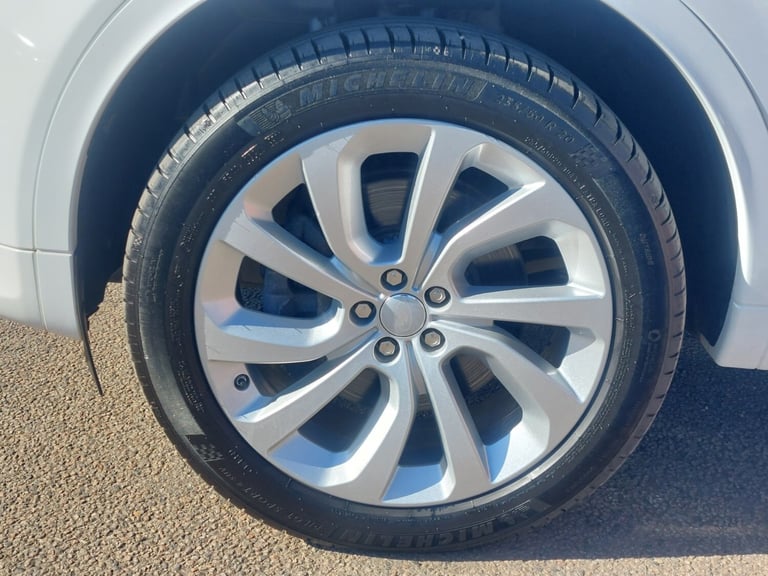 2020 70 Land Rover Discovery Sport P300e HSE R-Dynamic 1.5 Hybrid Auto PHEV