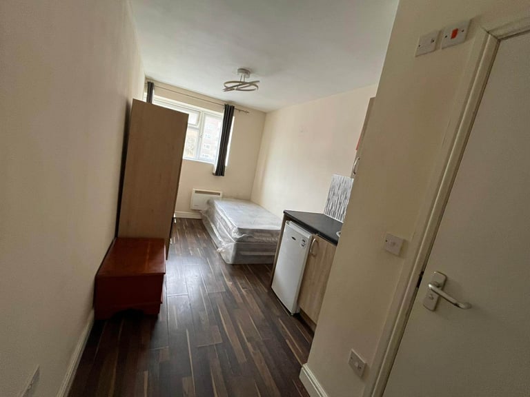 BENEFITS ACCEPTED - Studio Flat Available in Plumstead Greenwich SE18