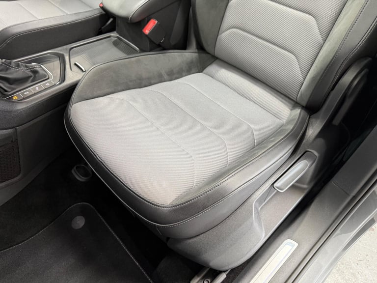 2020 Volkswagen Tiguan 2.0 TDI R-Line Tech SUV 5dr Diesel DSG Euro 6 (s/s) (150 ps) ESTATE Diesel...