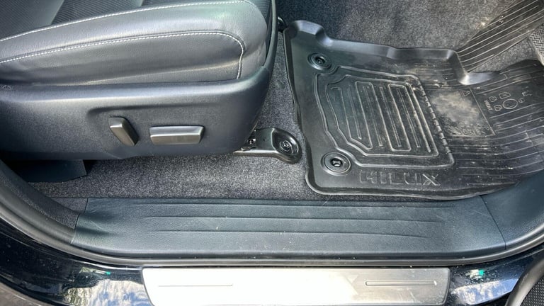 2024 Toyota Hilux 2.8 D-4D Invincible X Pickup Double Cab 4dr Diesel Auto 4WD Euro 6 (s/s) (2 PIC...