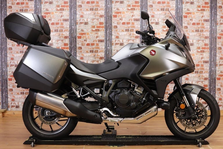 image for 2023 HONDA NT 1100 - ONLY 5,191 MILES - 1 OWNER - TOP BOX - EXCELLENT!