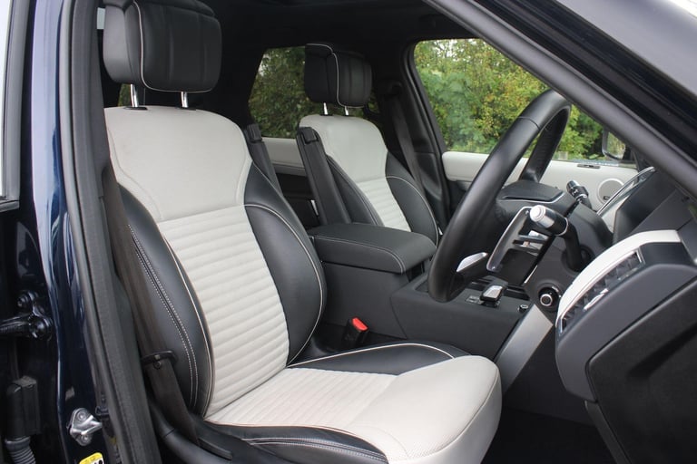 2022 Land Rover Discovery 3.0 D300 R-Dynamic HSE 5dr Auto ESTATE DIESEL Automatic