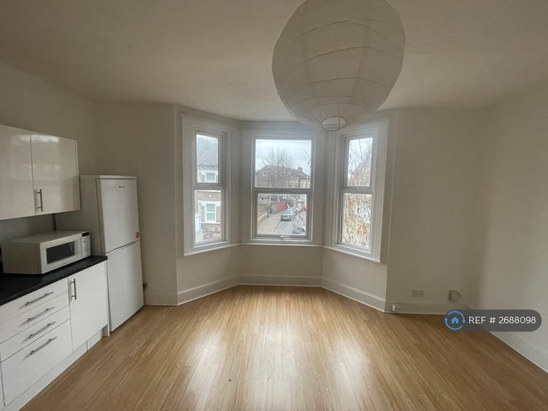 1 bedroom flat in Oakfield Road, Croydon, CR0 (1 bed) (#2688098)