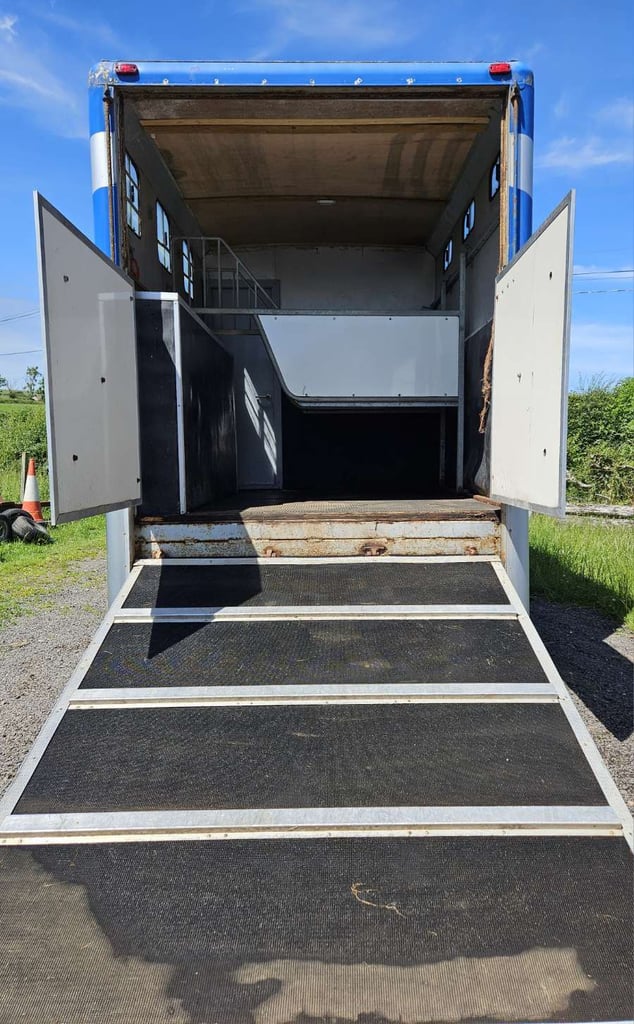 Ford Iveco horse box 7.5t
