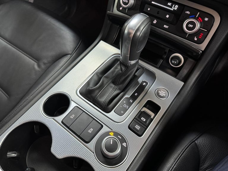 2015 Volkswagen Touareg 3.0 TDI V6 BlueMotion Tech R-Line Tiptronic 4WD Euro 6 (s/s) 5dr ESTATE D...