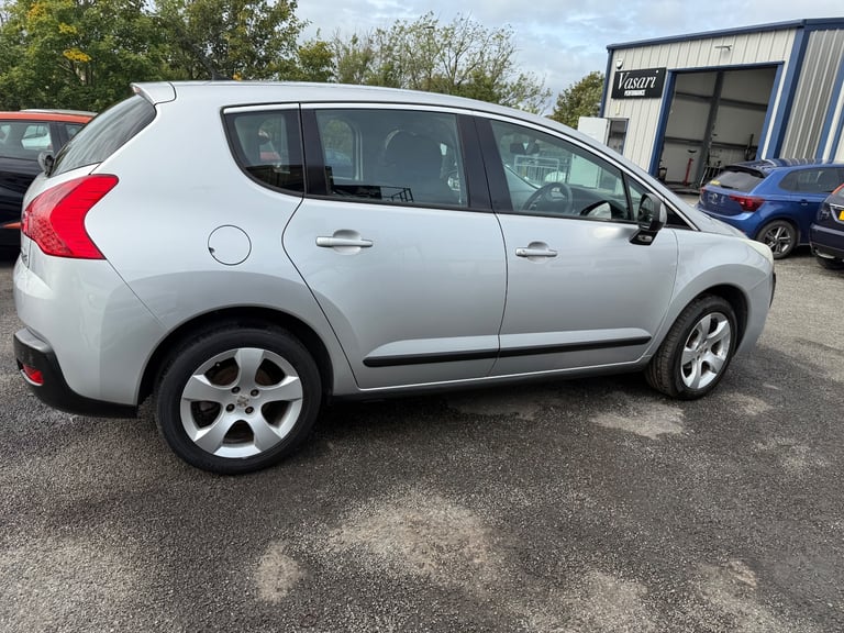 Peugeot, 3008, Hatchback, 2010, Manual, 1560 (cc), 5 doors
