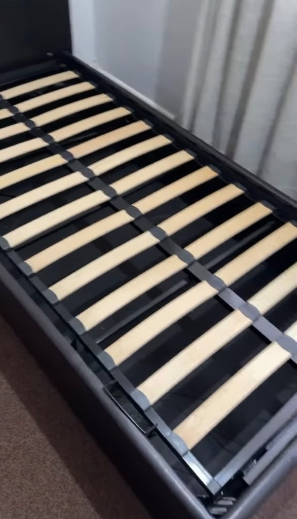 OTTOMAN DARK BROWN/BLACK SINGLE BED for £125 (matress avaiable seperately £70)